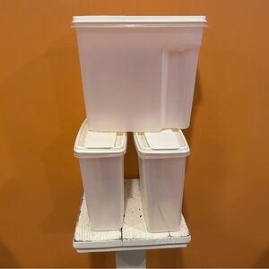 White Rubbermaid servin‎ saver Kitchen Storage Container Set 3